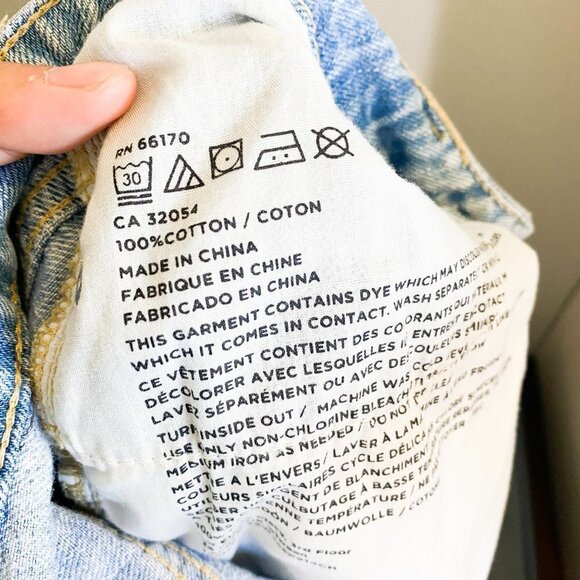 ☀️ URBAN OUTFITTERS BDG Super High Rise Cheeky Shorts 26 Boho Denim Distressed - Picture 2 of 6